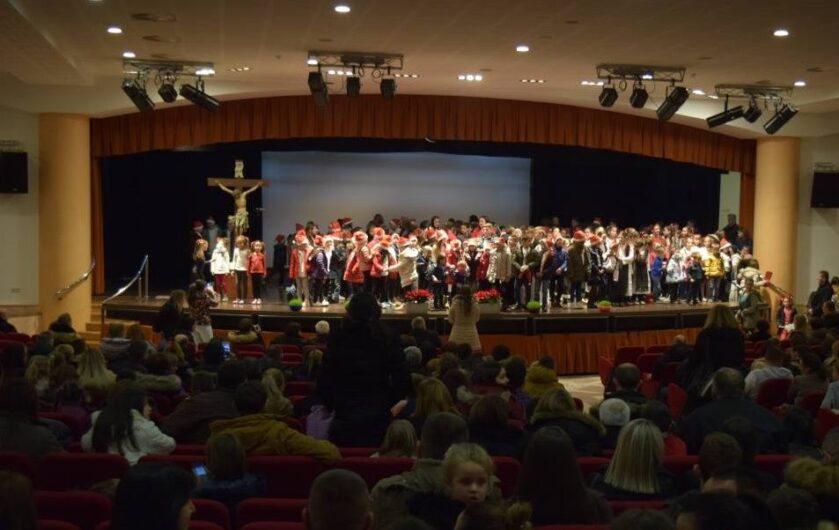 Božićna priredba malih folkloraša u Širokom Brijegu